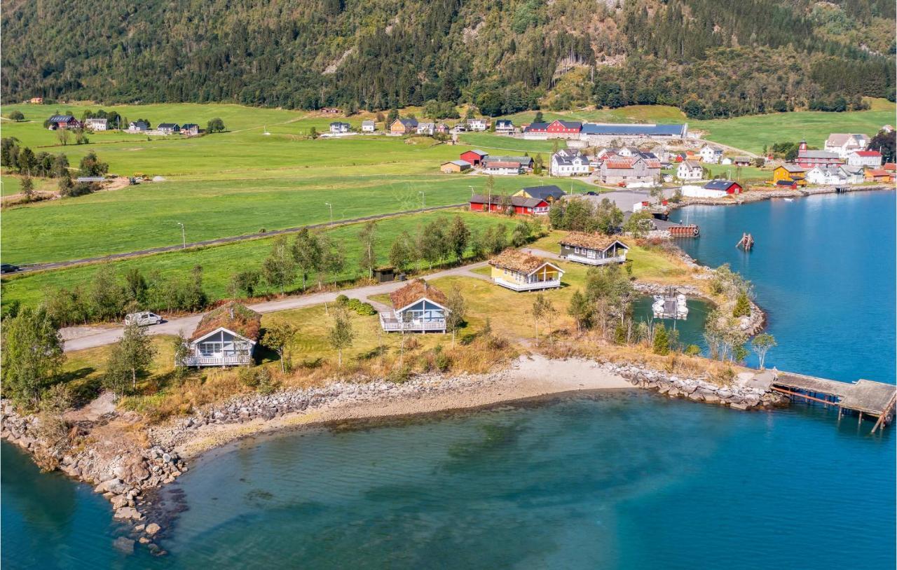Cozy Home In Fjaerland With House A Mountain View Esterno foto