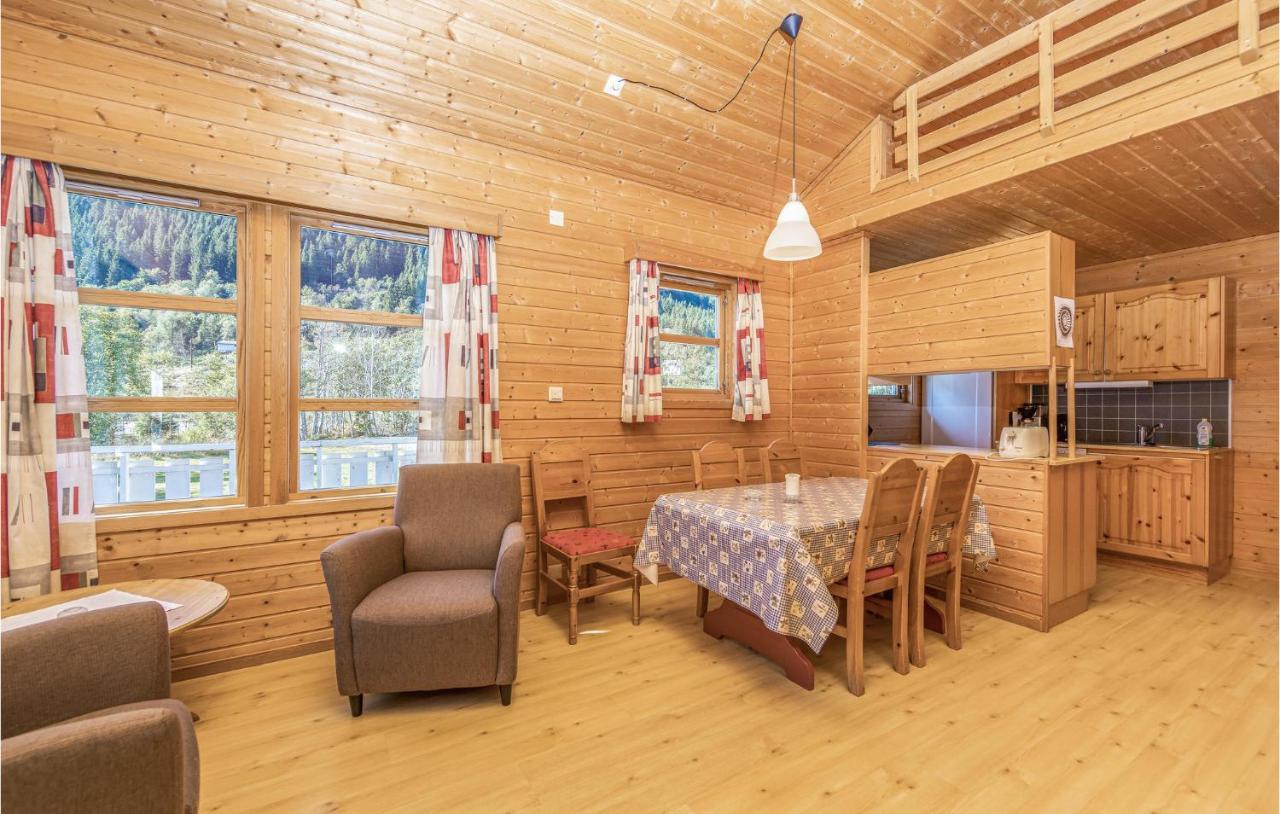 Cozy Home In Fjaerland With House A Mountain View Esterno foto