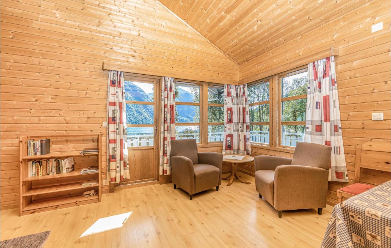 Cozy Home In Fjaerland With House A Mountain View Esterno foto