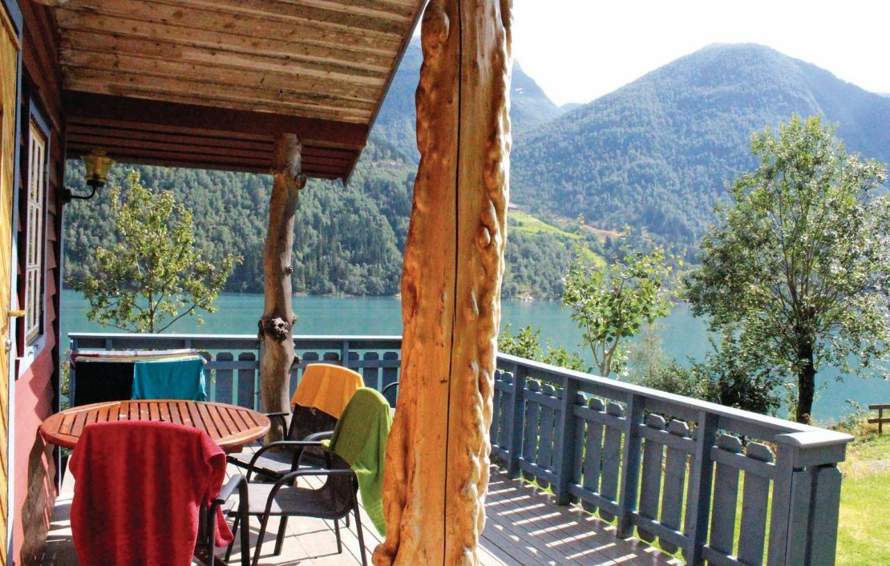 Cozy Home In Fjaerland With House A Mountain View Esterno foto