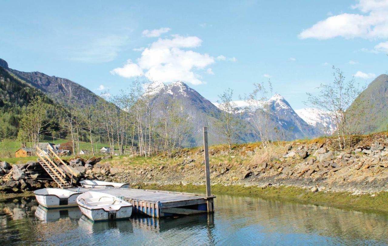 Cozy Home In Fjaerland With House A Mountain View Esterno foto