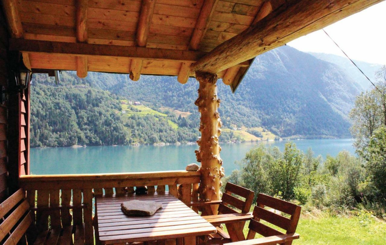 Cozy Home In Fjaerland With House A Mountain View Esterno foto